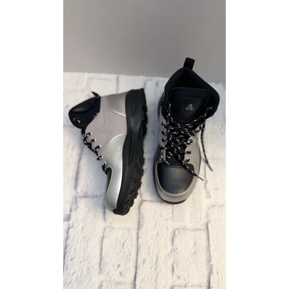 Nike Manoa LTH Boots Shoes  472648 020 Metallic Silver Black Boys Size 7Y